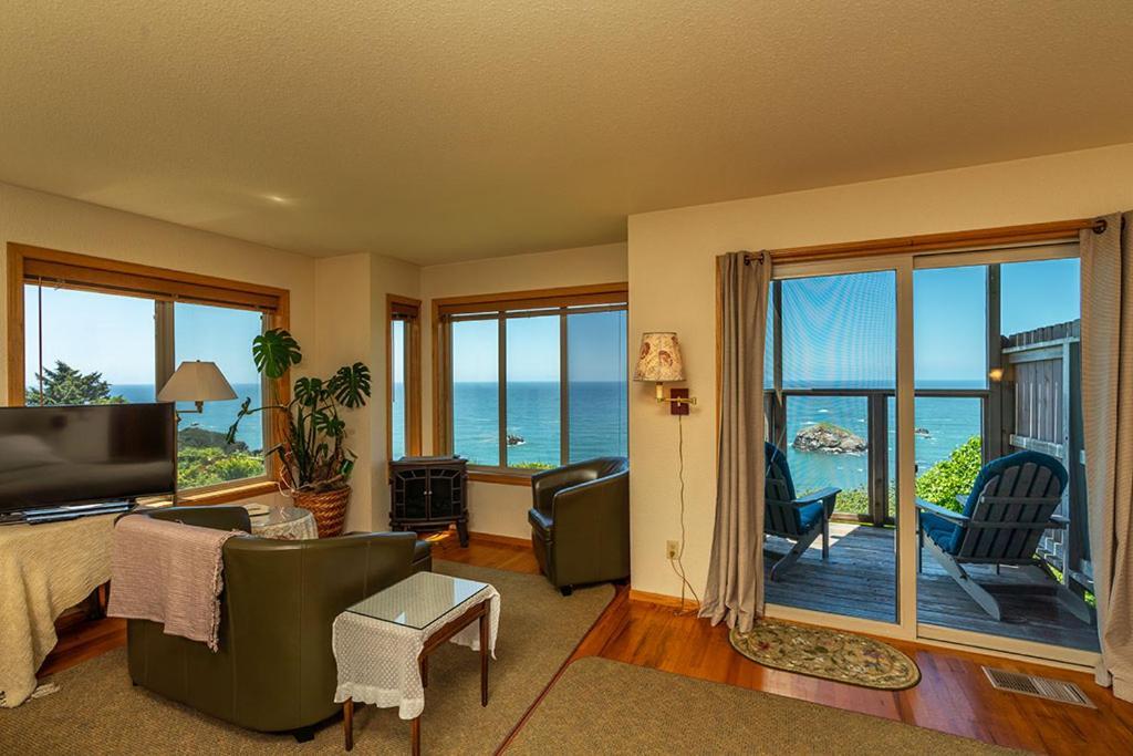 Turtle Rocks Oceanfront Inn Тринидад Екстериор снимка