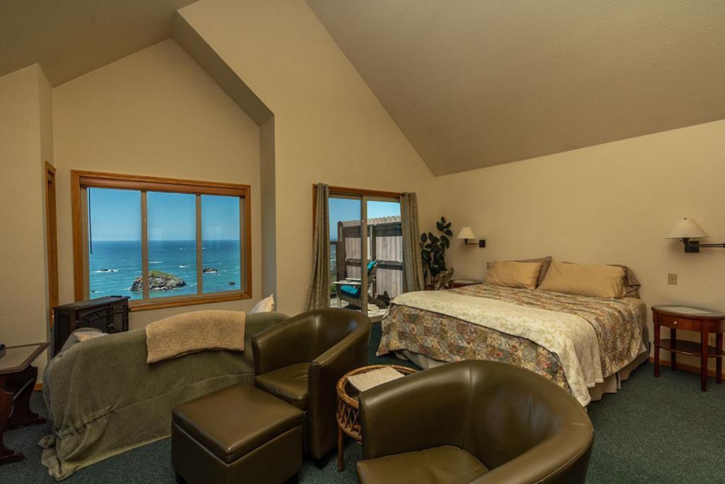 Turtle Rocks Oceanfront Inn Тринидад Екстериор снимка