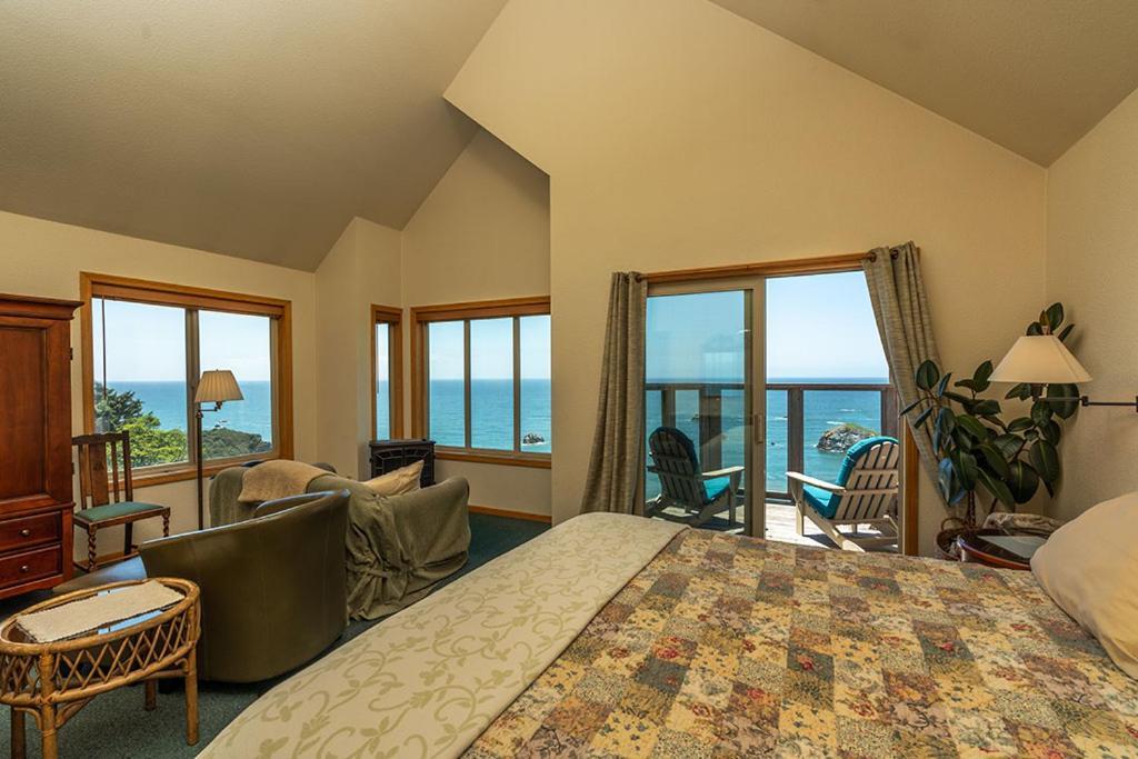 Turtle Rocks Oceanfront Inn Тринидад Екстериор снимка