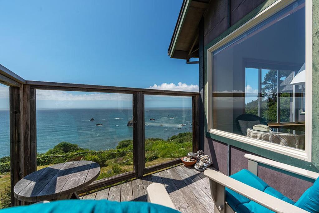 Turtle Rocks Oceanfront Inn Тринидад Екстериор снимка