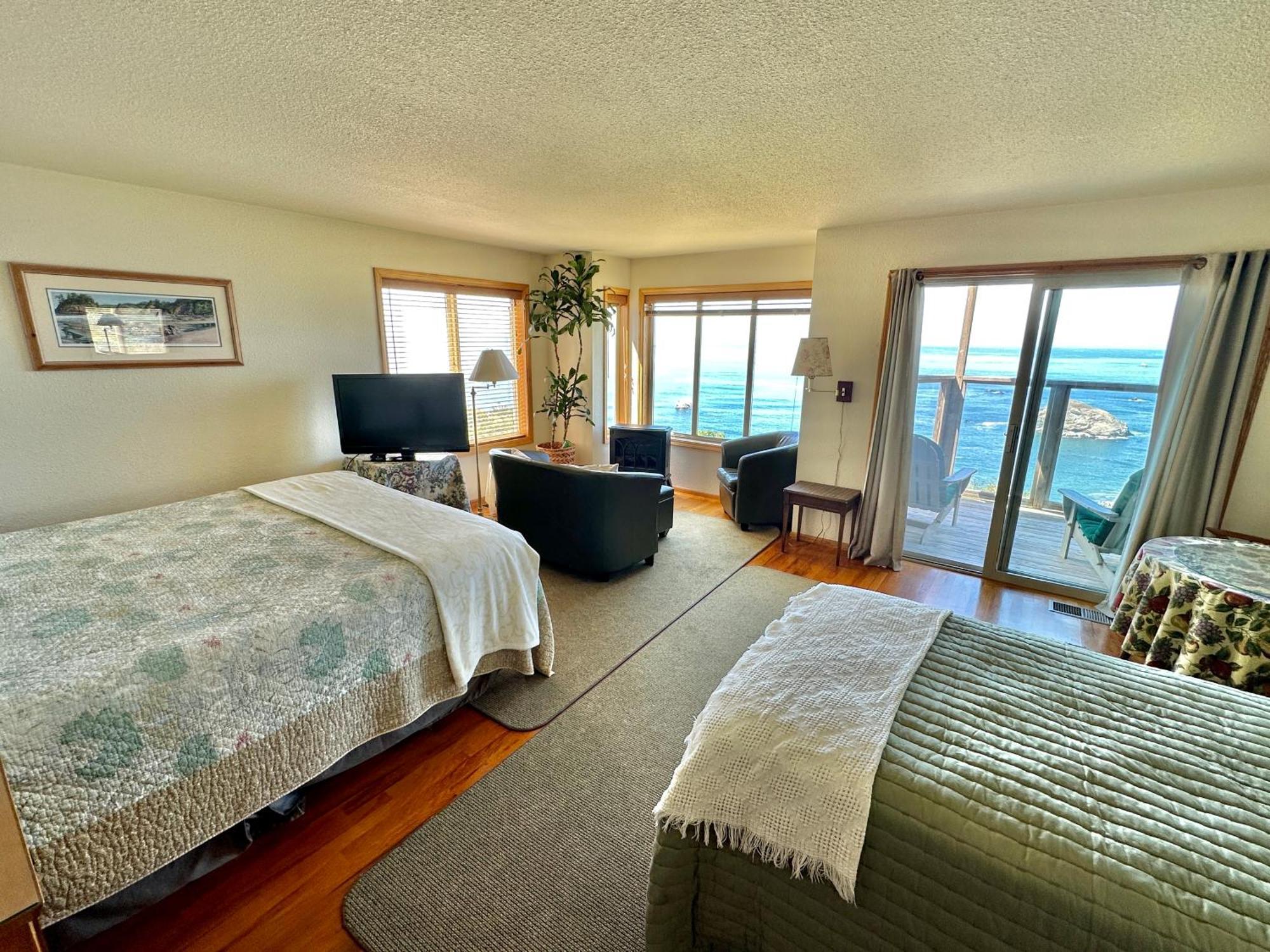 Turtle Rocks Oceanfront Inn Тринидад Екстериор снимка